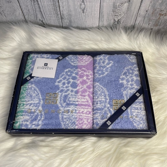 GIVENCHY towel gift set with box - Picture 2 of 8